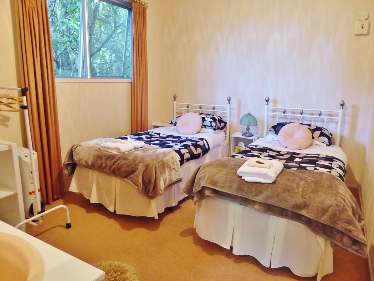 Mount Tutu Eco-Sanctuary Bed & Breakfast Ohauiti ห้อง รูปภาพ